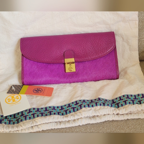 Tory Burch Pricilla Calf Hair Wallet - Picture 13 of 13